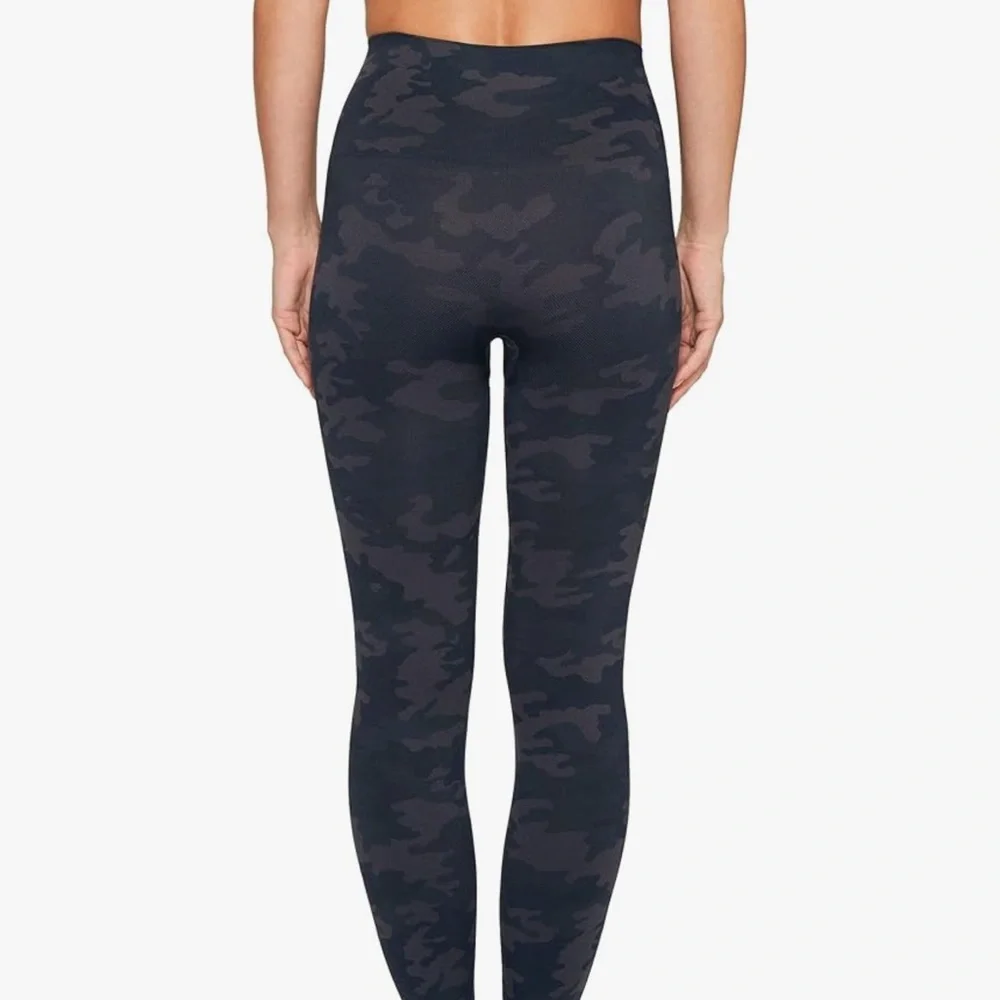 SPANX Black and Gray Leggings High-Waisted Seamless Fit